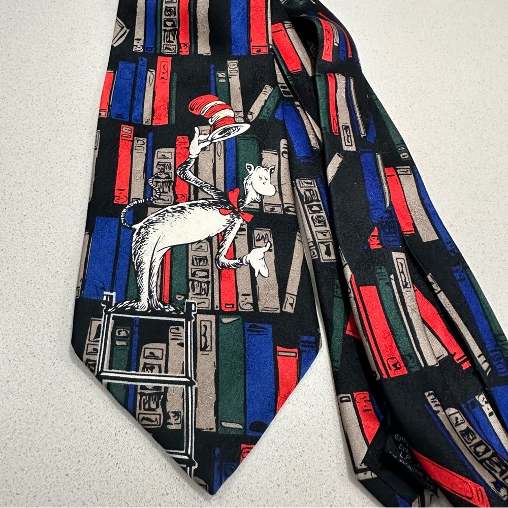 Dr. Seuss 1990’s vintage cat in the hat cartoon tie 100% silk made in Korea